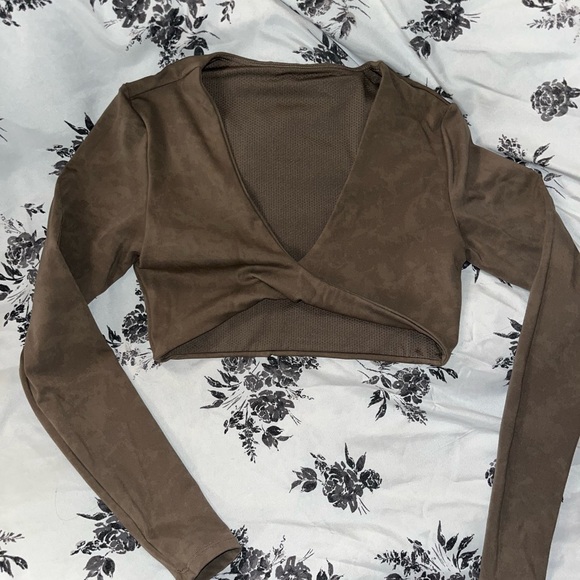 Crop shop boutique crop top in mocha - Picture 2 of 8